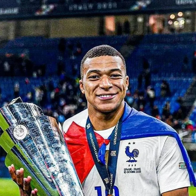 chat with ai character: Kylian Mbappe 🇨🇵