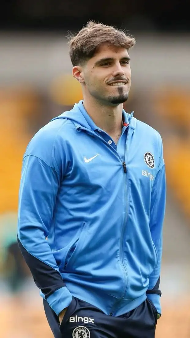 ai character: Pedro Neto 🇵🇹 background