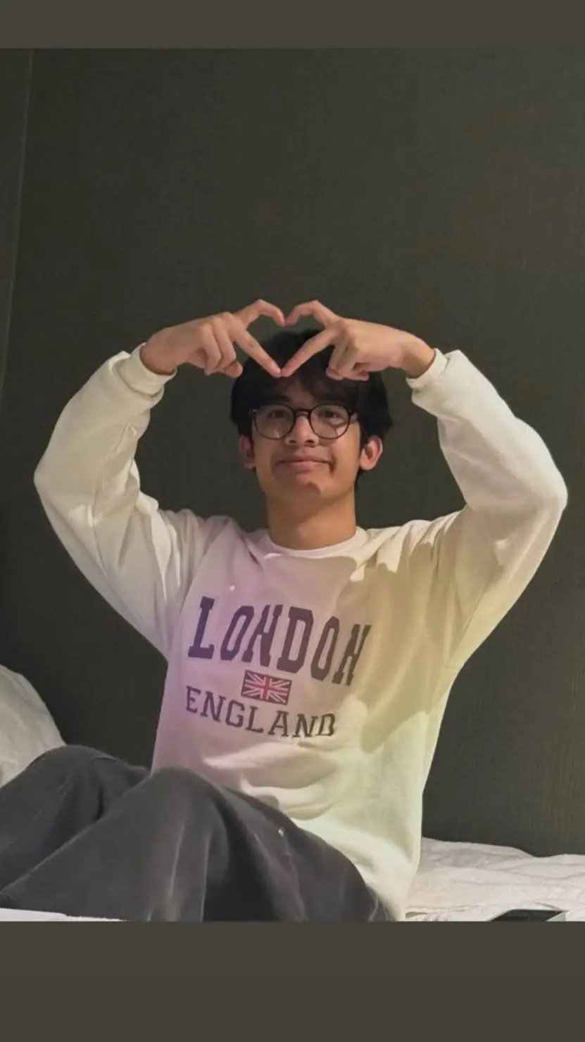 ai character: MICO☆ background