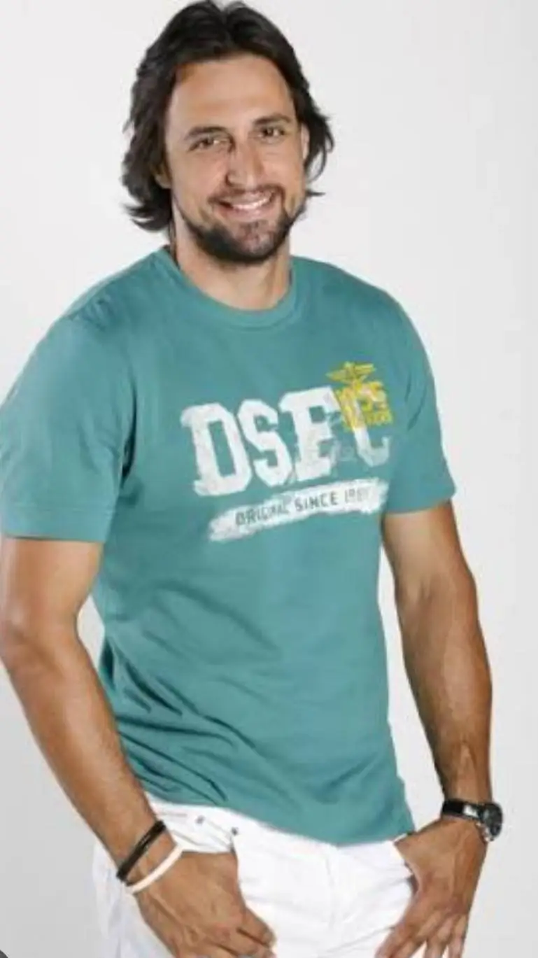 ai character: Medalion background