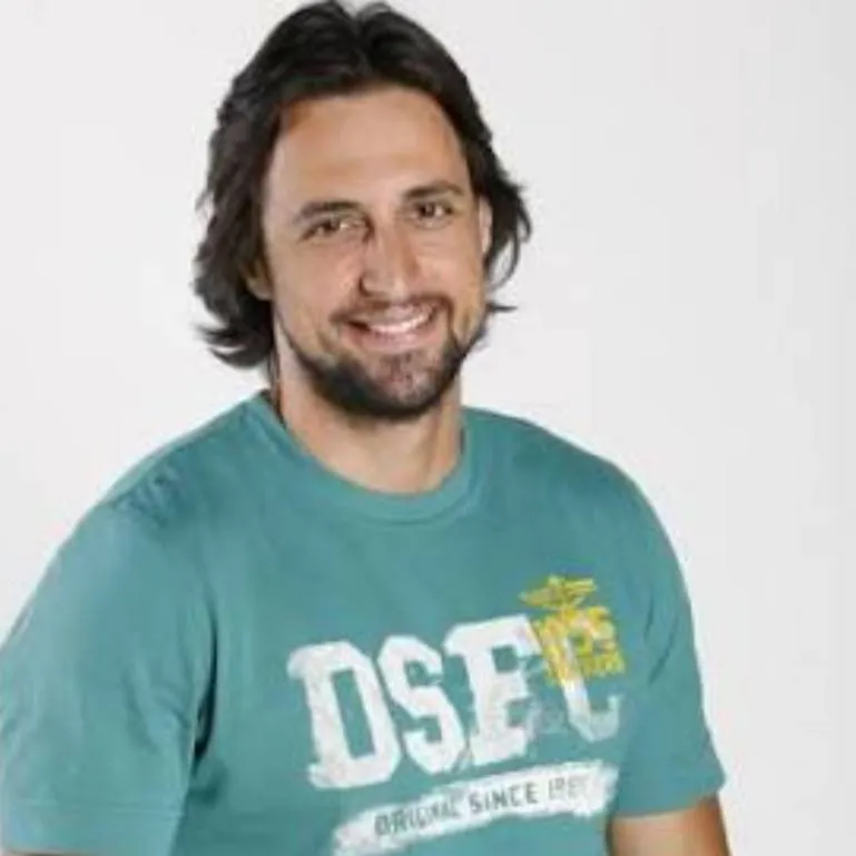 chat with ai character: Medalion