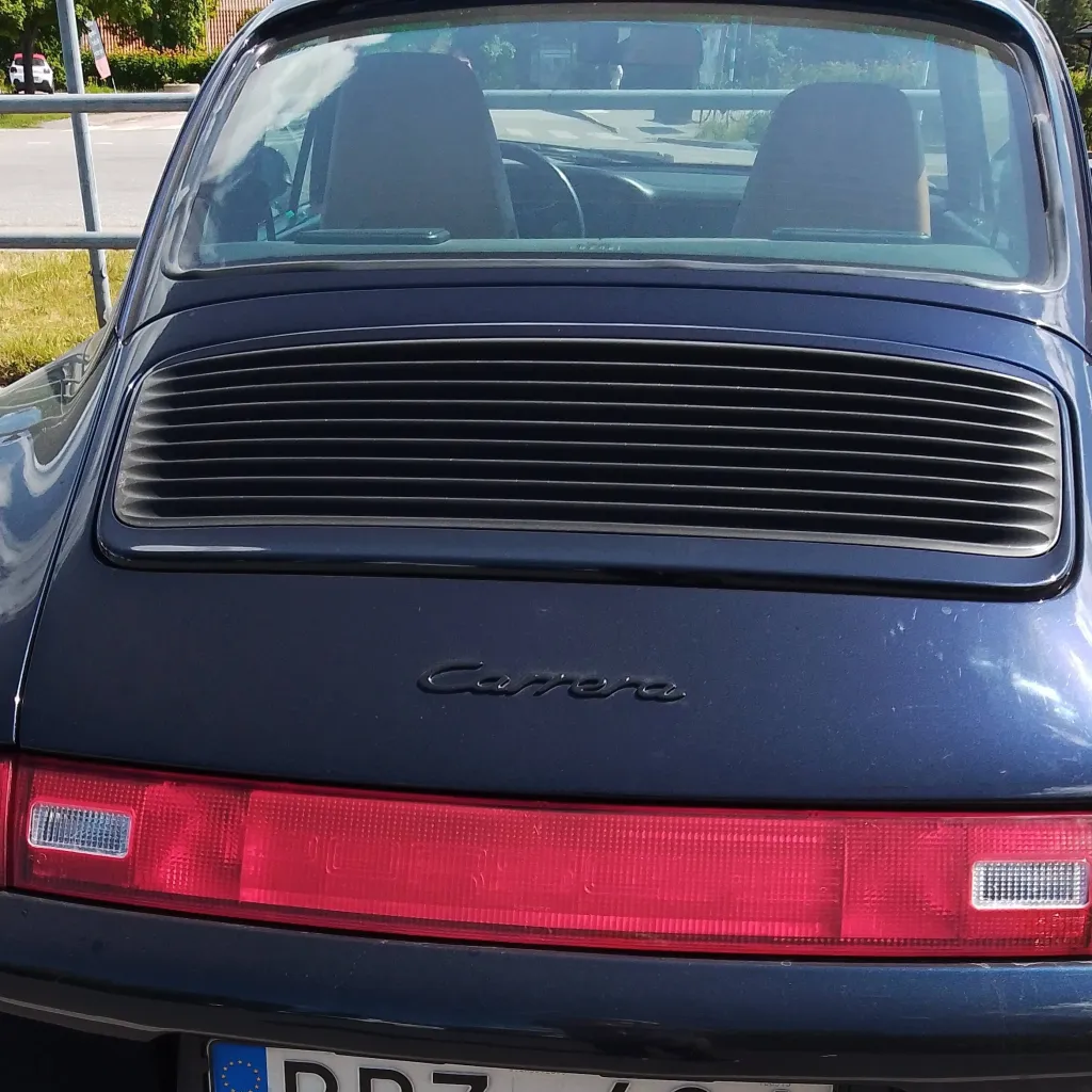 chat with ai character: Porsche911Carrera!