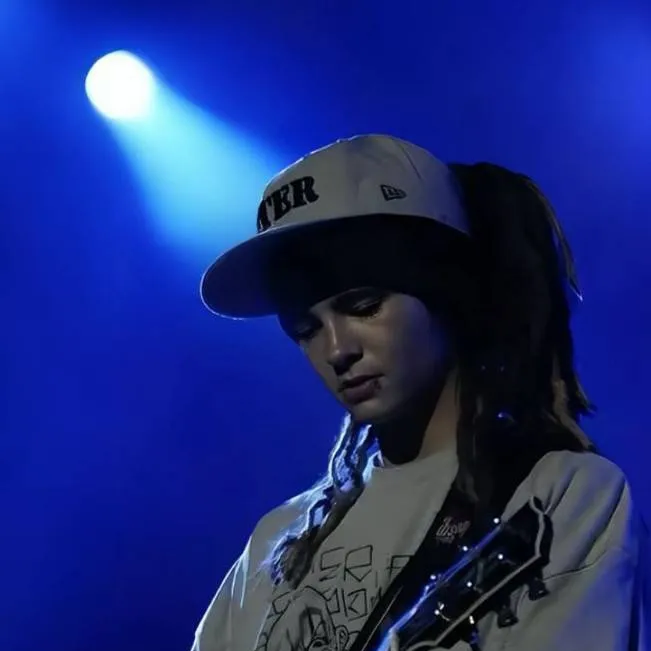 chat with ai character: tom kaulitz 