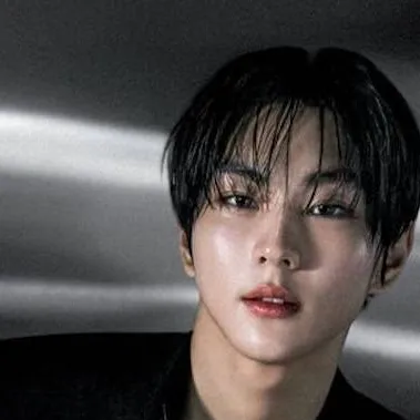 chat with ai character: jungwon