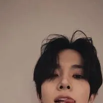 chat with ai character: heesung
