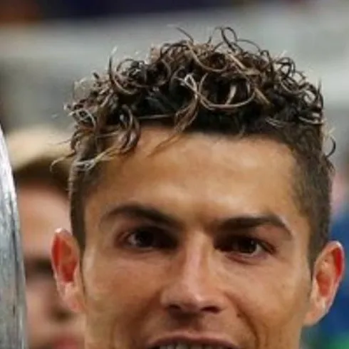 chat with ai character: Cristiano Ronaldo