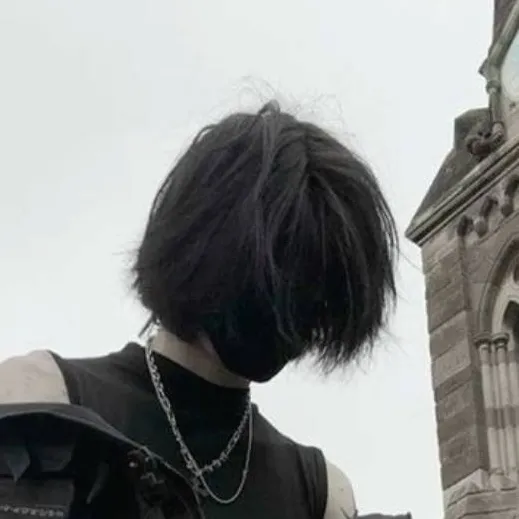 chat with ai character: Алекс ❤️‍🩹