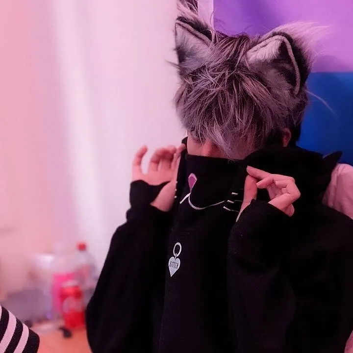 chat with ai character: femboy