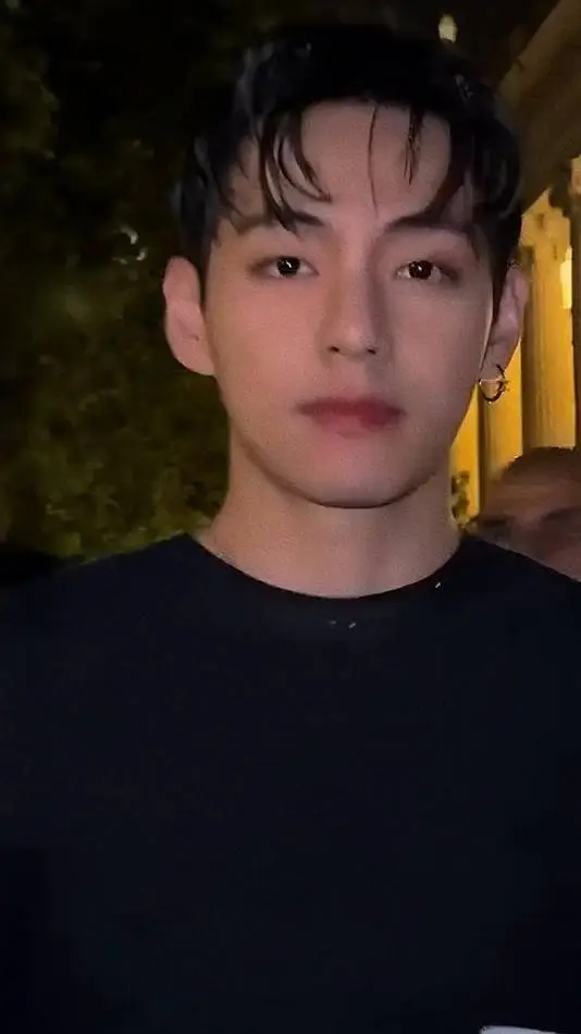 ai character: Taehyung  background