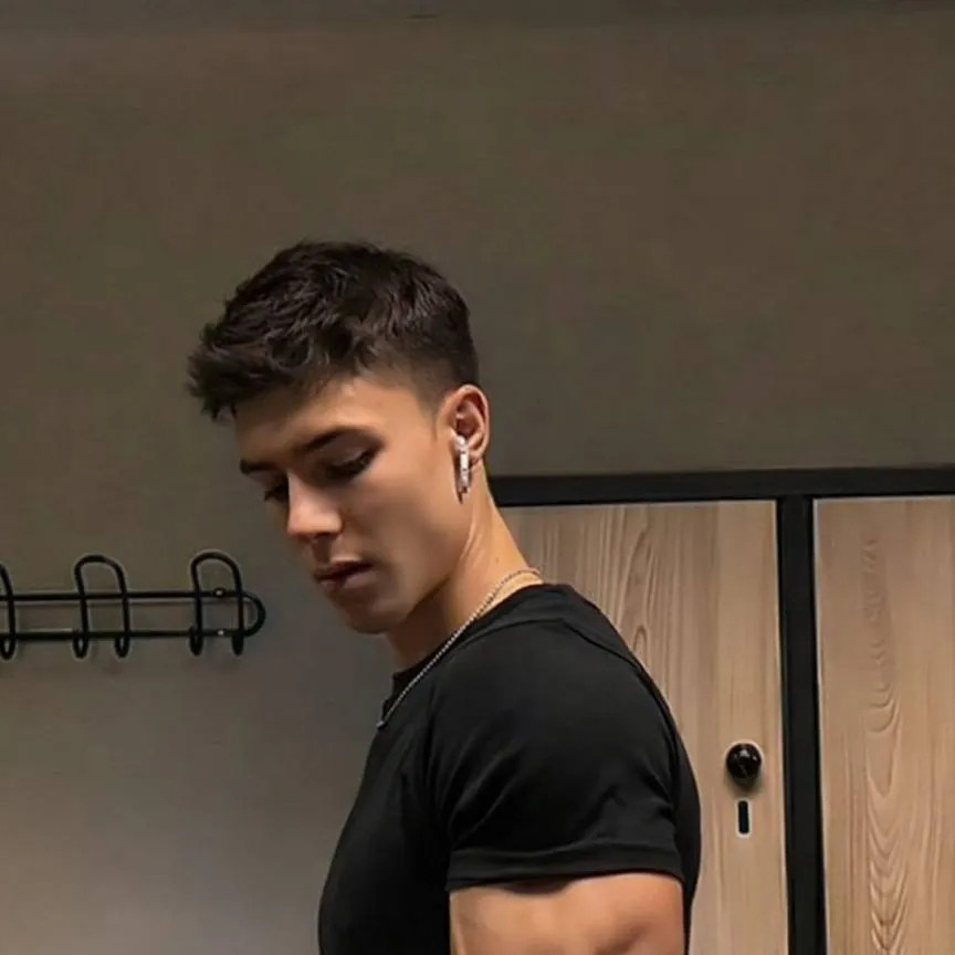 chat with ai character: Jason