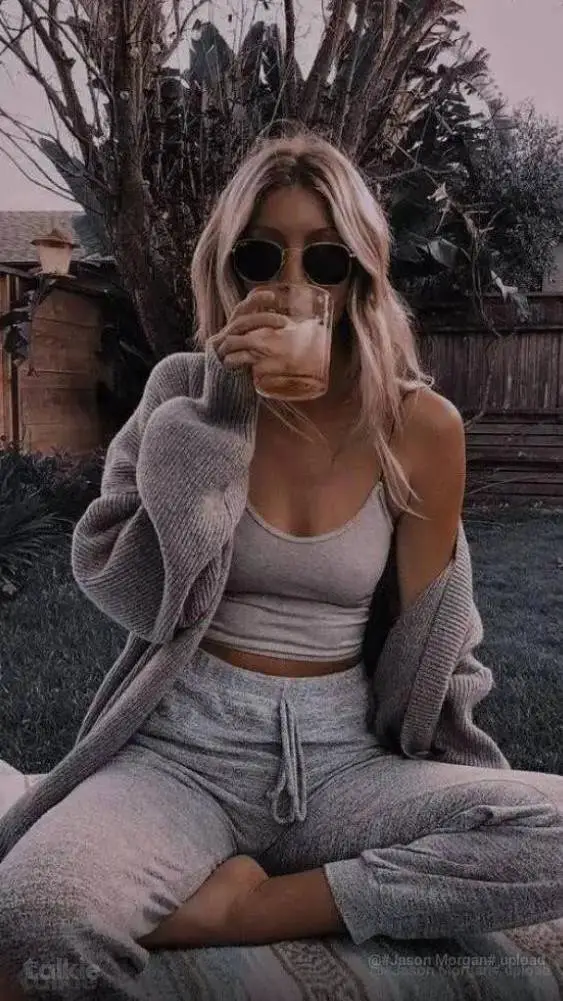 ai character: •Emmy Williams• background