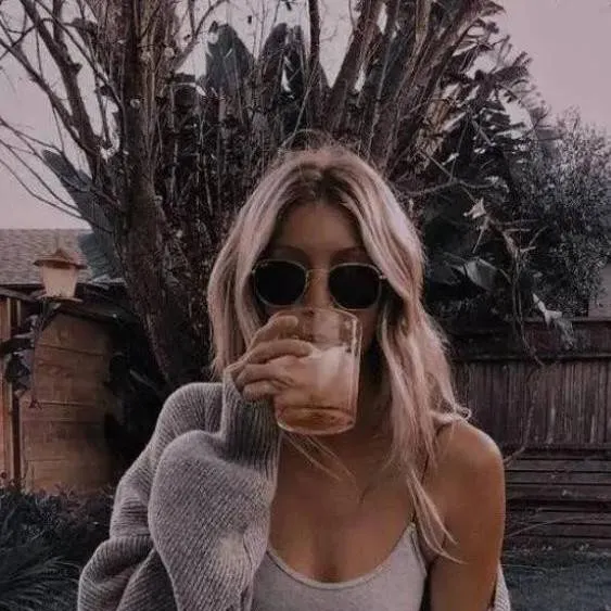 chat with ai character: •Emmy Williams•