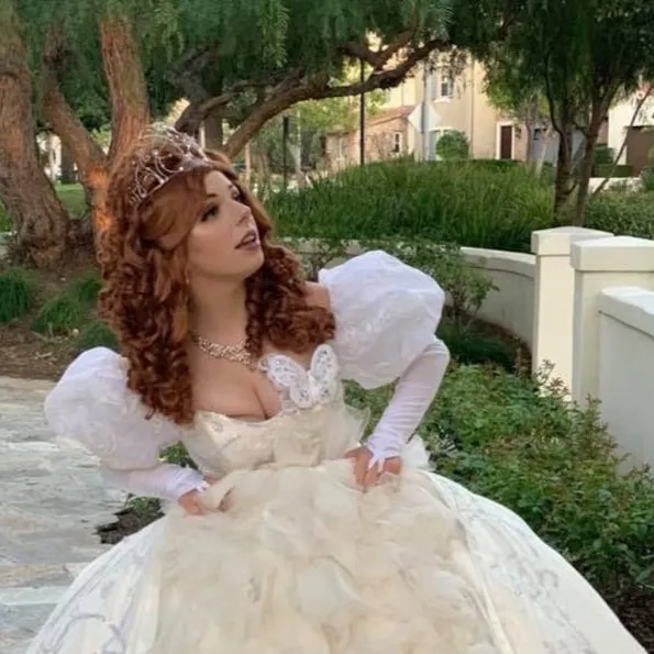 chat with ai character: Princess Giselle