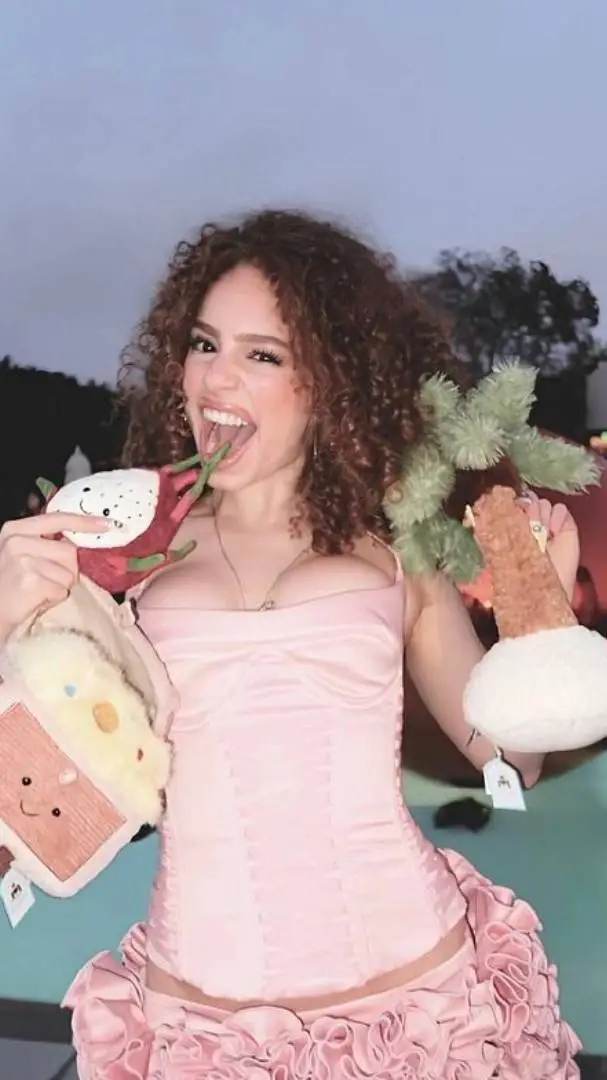 ai character: Griff among us background