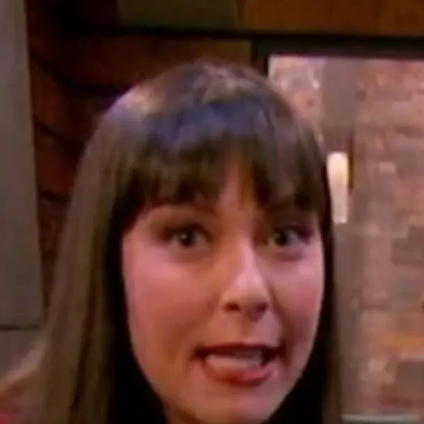 chat with ai character: Evelyn hall