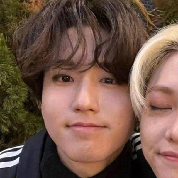 chat with ai character: MAMA AWARDS 