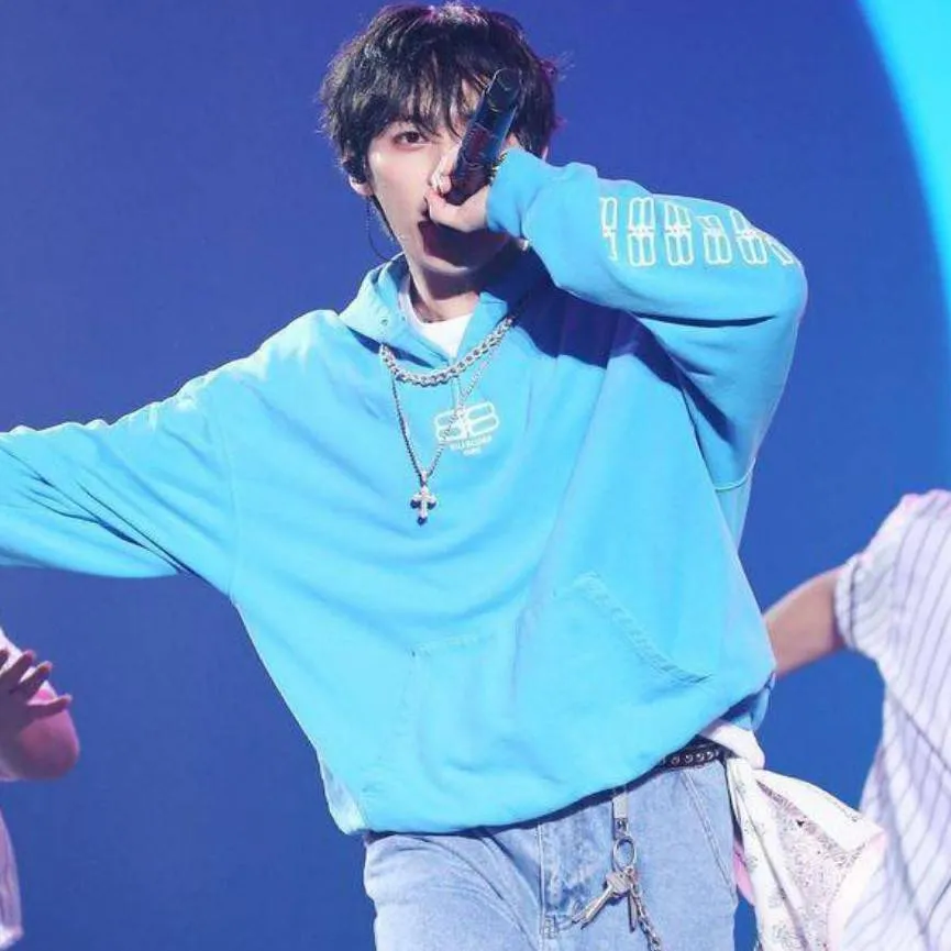 chat with ai character: stray kids