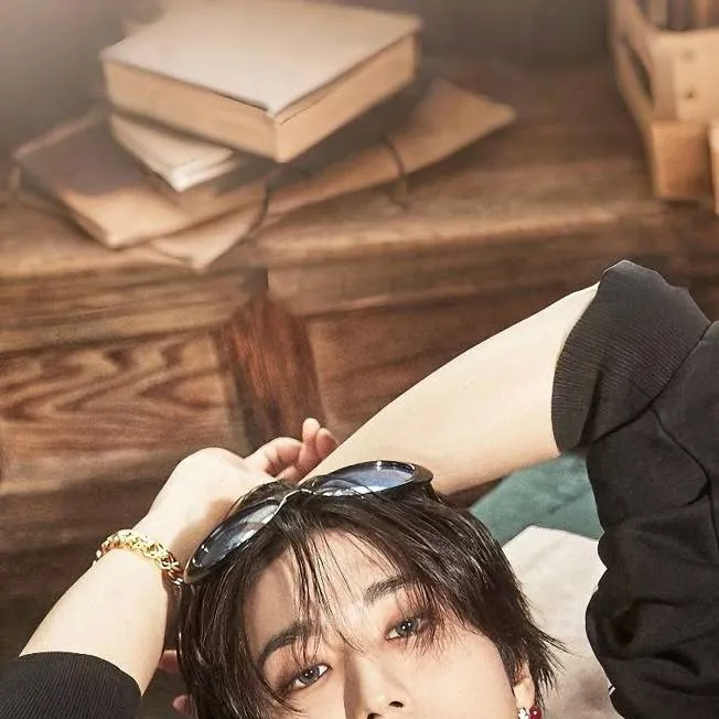 chat with ai character: stray kids