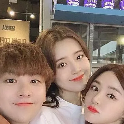 chat with ai character: kpop