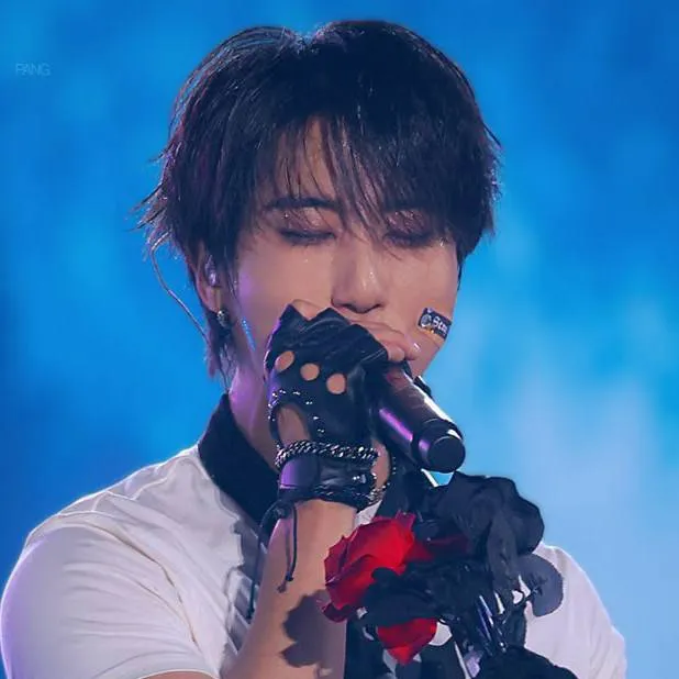 chat with ai character: skz interview