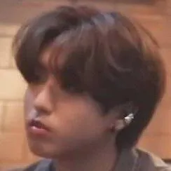 chat with ai character: skz