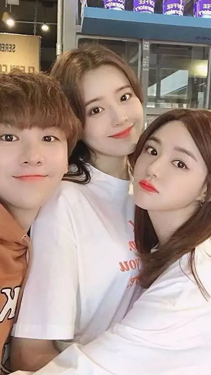 ai character: K-pop  background