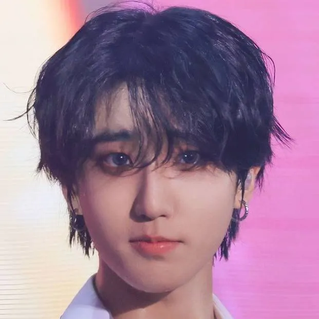 chat with ai character: skz interview