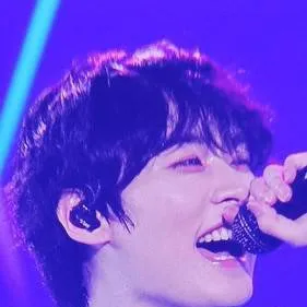 chat with ai character: skz interview