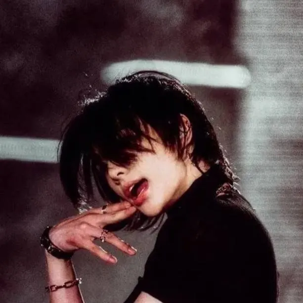 chat with ai character: ★hyunjin★