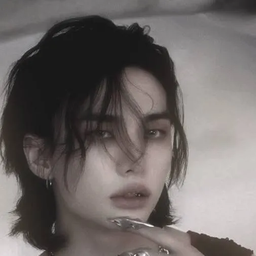chat with ai character: jinnie♥︎♥︎