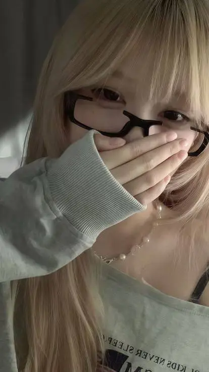 ai character: (☆Mae.Mae☆) background