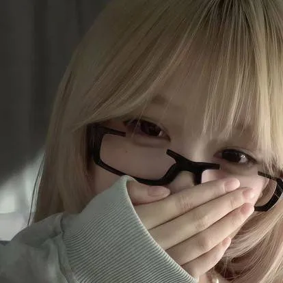 chat with ai character: (☆Mae.Mae☆)