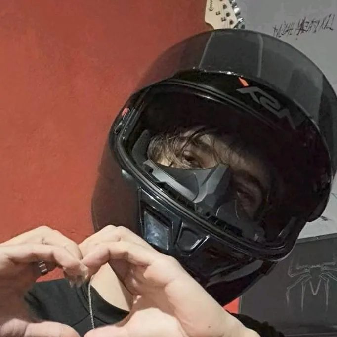 chat with ai character: Max