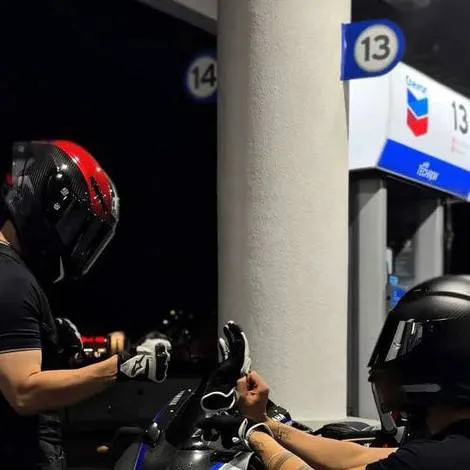 chat with ai character: David