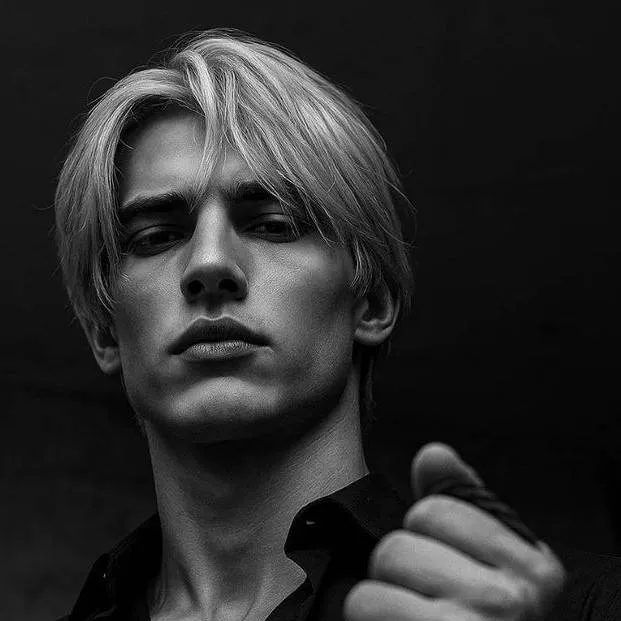 chat with ai character: Никэл