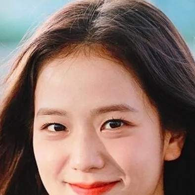 chat with ai character: 🖤🩷~Jisoo~🩷🖤