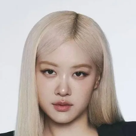 chat with ai character: 🖤🩷~Rosé~🩷🖤
