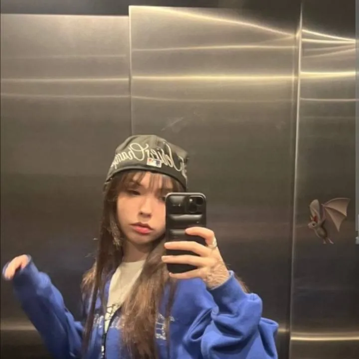 chat with ai character: 💗Sara💗