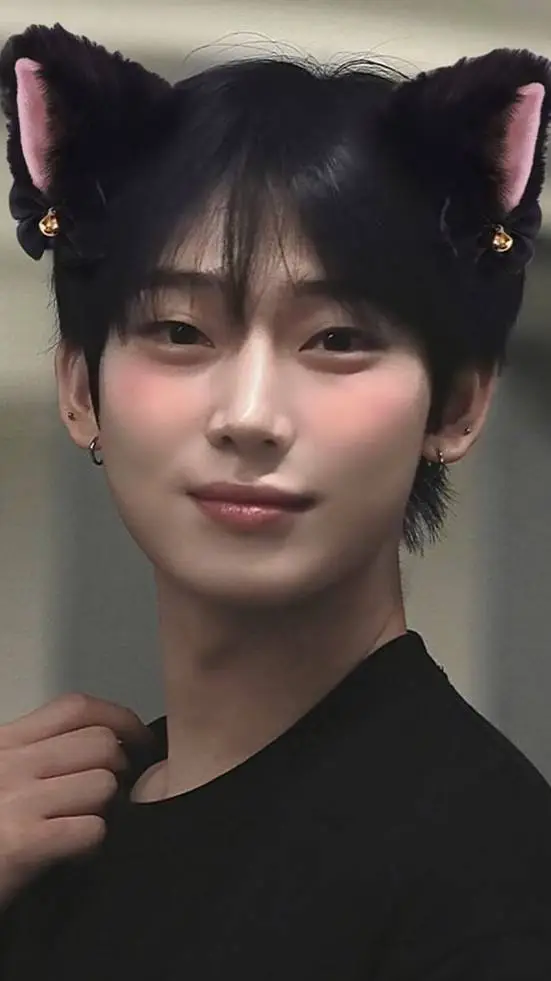 ai character: Kim sunoo background