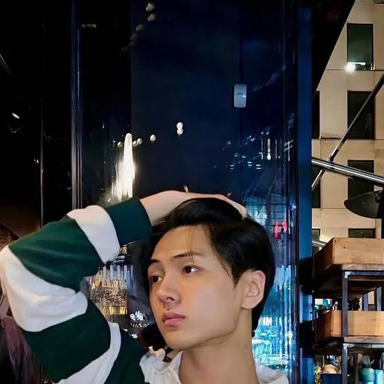 chat with ai character: jay park