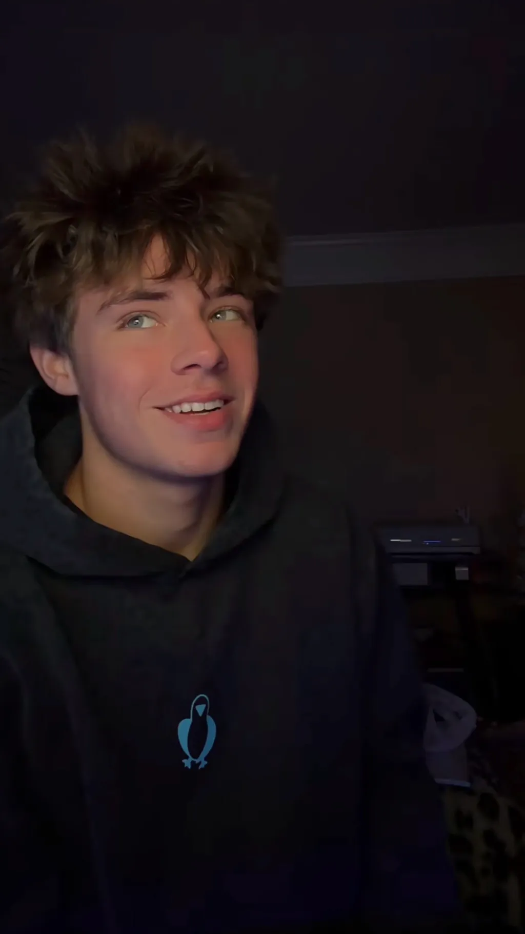 ai character: Henry Bennett background