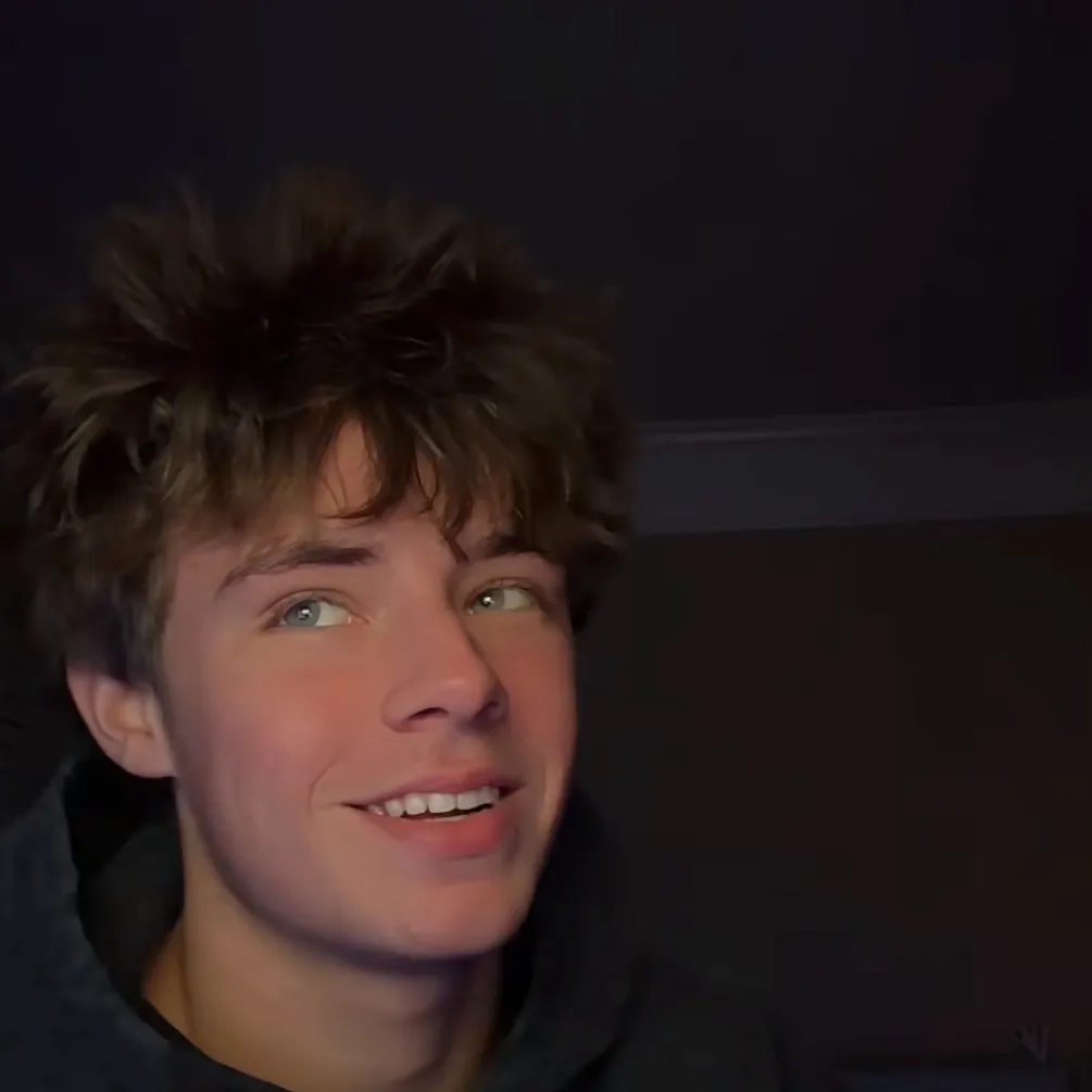 chat with ai character: Henry Bennett