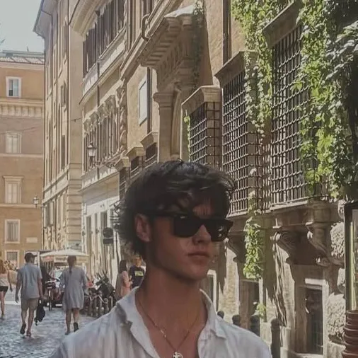 chat with ai character: Ronan Doyle