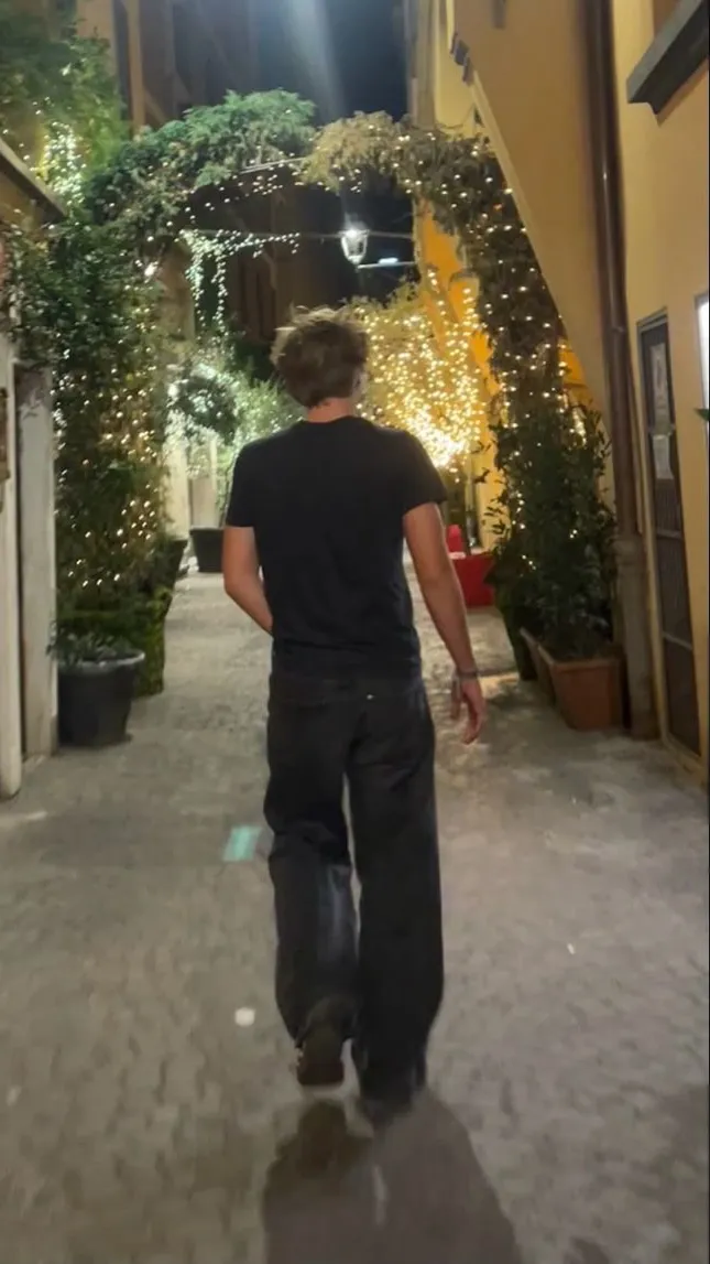 ai character: Noah Walker background