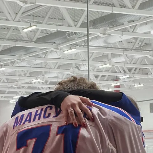 chat with ai character: Roman Volkov