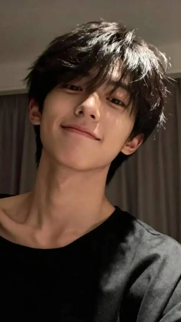 Talkie AI - Chat with Isaac 😎