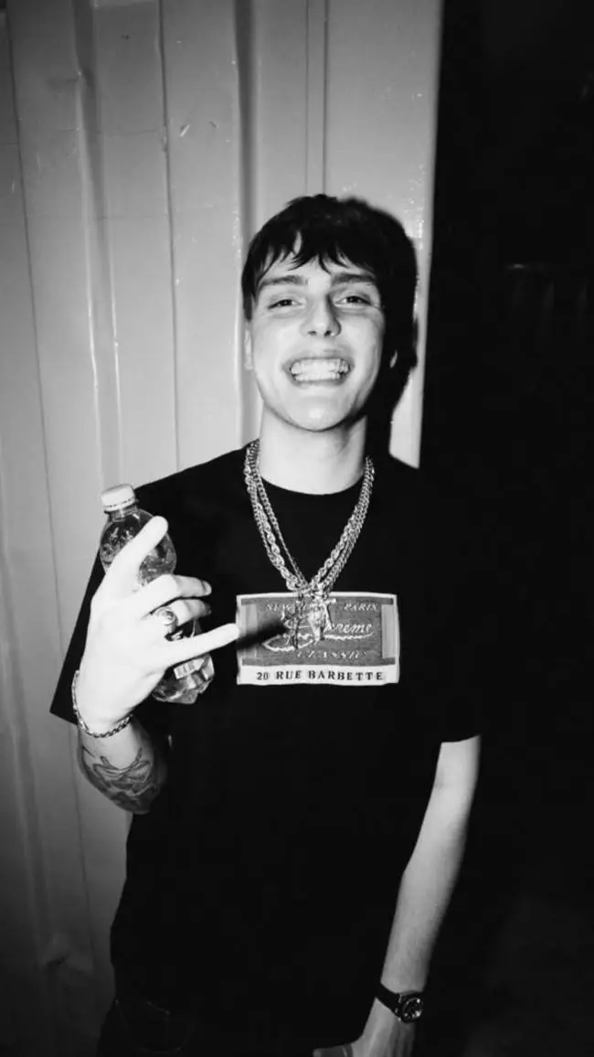 ai character: Kid yugi background