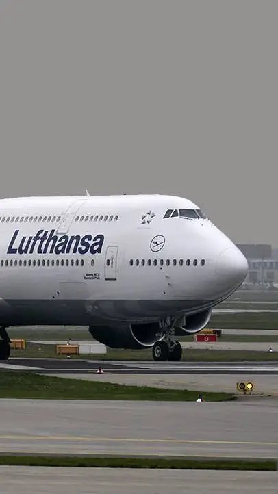 ai character: lufthansa 747 background