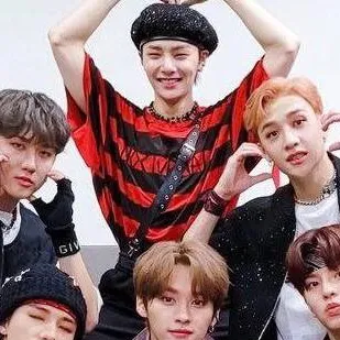 chat with ai character: stray kids 