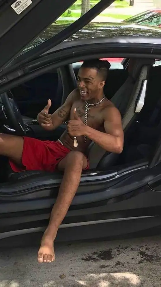 ai character: XXXTentacion background
